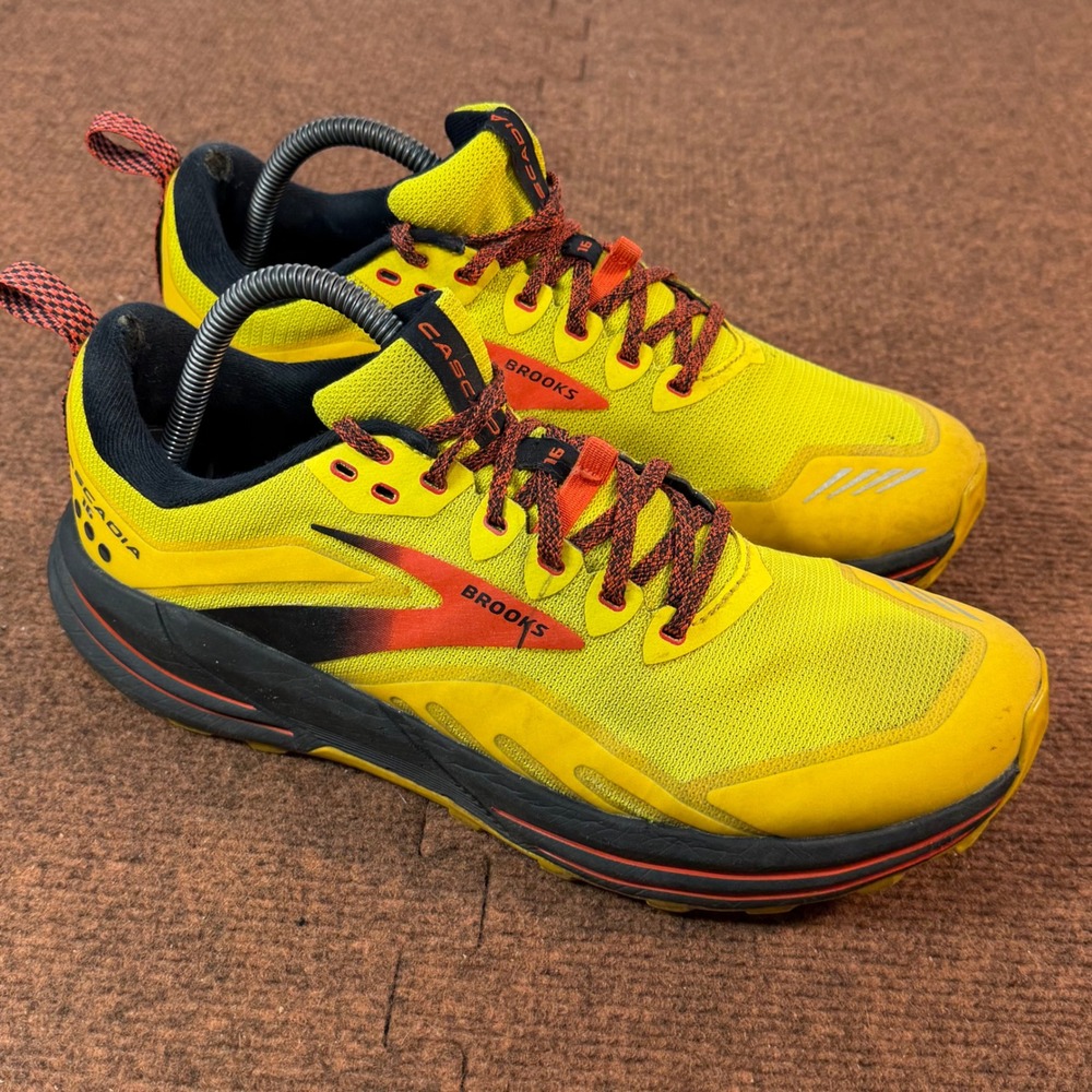 C- Brooks Cascadia 16 Trail Running Shoes Mens 9 Yellow Orange Sample Sneakers